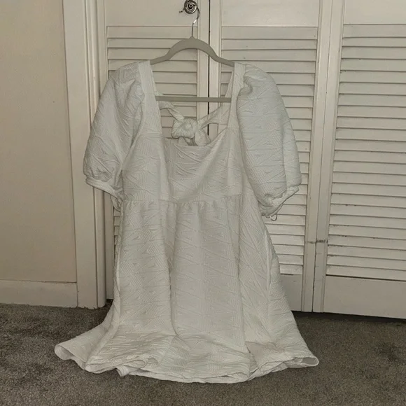 Dresses | White Fluffy Dress Flowy Skirt Puffy Sleeves Two Strands In Back  To Tie | Poshmark